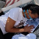 Utilice este título familiares de presos políticos cumplen 24 horas en huelga de hambre en Caracas y cree en base a ese titulo original un titulo nuevo, preciso, comprensible y que no pierda relacion con el titulo original. Necesito que me devuelvas solo y nada mas que el titulo nuevo.