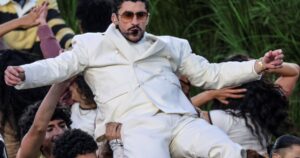 ganó el Grammy, batió récords en el Super Bowl y ahora llega a la Argentina para llenar tres River