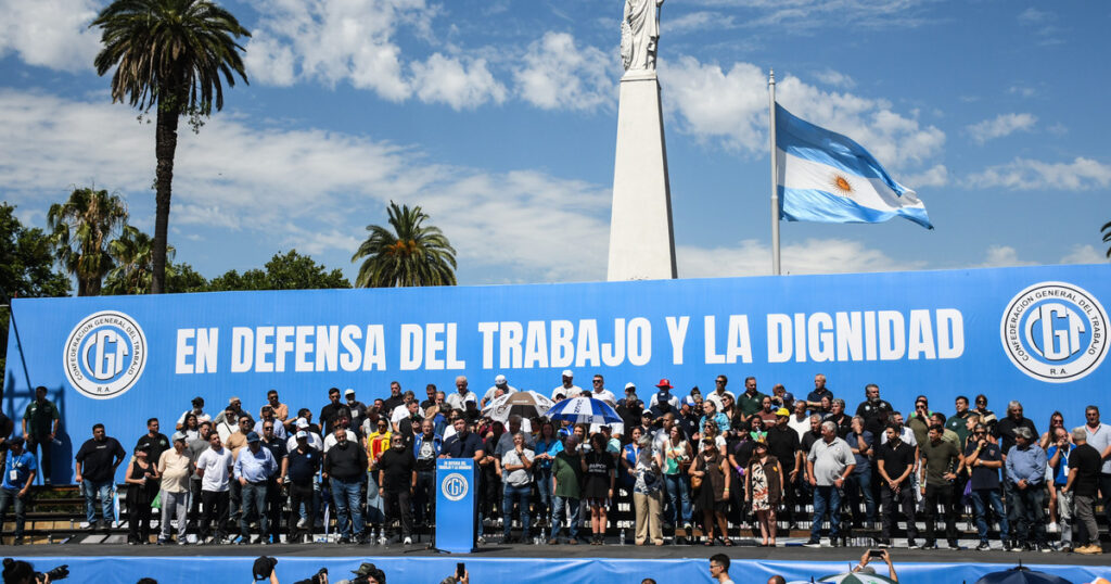 la CGT amenaza con un paro general y crecen las diferencias en el oficialismo