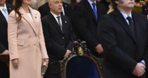 la acusan de jugar para los K y amenazan con recortarle poder