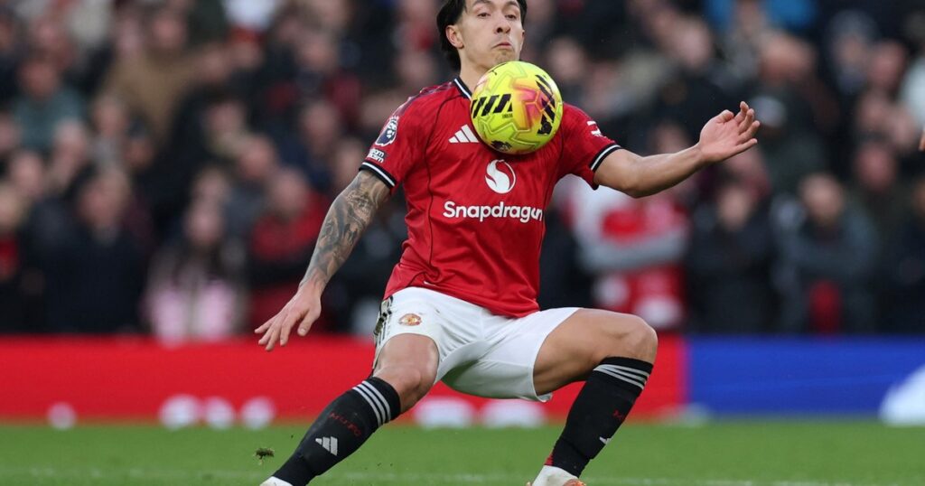 locura del Manchester United de Licha Martínez y golpazo para el Aston Villa de Dibu Martínez y Buendía