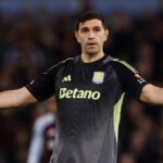 Utilice este título qué cruce les tocó al Aston Villa del Dibu, la Roma de Dybala y a todos los argentinos y cree en base a ese titulo original un titulo nuevo, preciso, comprensible y que no pierda relacion con el titulo original. Necesito que me devuelvas solo y nada mas que el titulo nuevo.