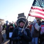 Utilice este título temen arrestos y deportaciones de fans y cree en base a ese titulo original un titulo nuevo, preciso, comprensible y que no pierda relacion con el titulo original. Necesito que me devuelvas solo y nada mas que el titulo nuevo.