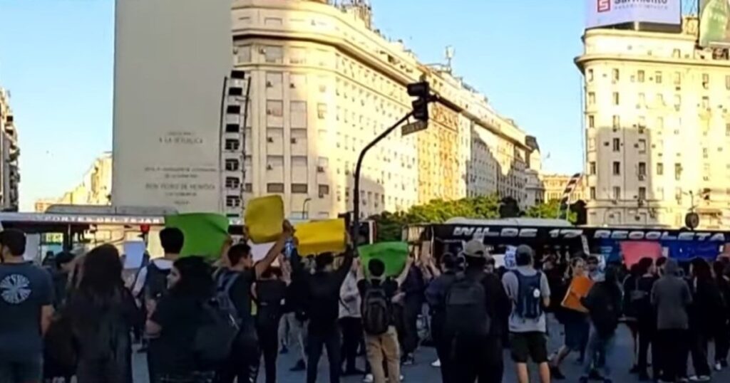 uno de los cortes es liderado por el diputado Del Caño