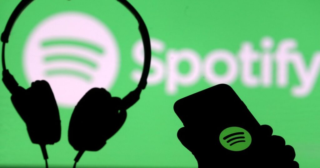 Creó música con IA, usó bots y estafó por 8 millones de dólares a Spotify, Apple, YouTube y Amazon