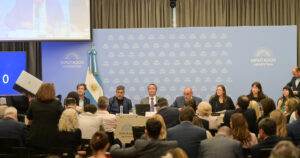 El oficialismo dilata el debate por la Ley de Glaciares y aumentan las dudas sobre los votos en Diputados