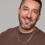 Utilice este título  Gabriel Lucero, el primer eliminado de Gran Hermano, el que se quería ir y ahora quiere volver a entrar y cree en base a ese titulo original un titulo nuevo, preciso, comprensible y que no pierda relacion con el titulo original. Necesito que me devuelvas solo y nada mas que el titulo nuevo.