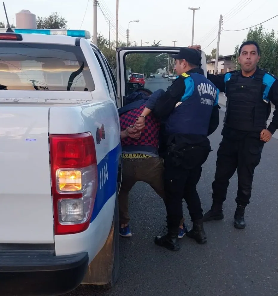 Intentó robar un fernet, agredió a un efectivo y lo atraparon