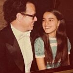 Utilice este título  La asombrosa historia del niño salvado del nazismo, que se convirtió en maestro de música, brilló en el Colón y fue semilla de una dinastía de pianistas y cree en base a ese titulo original un titulo nuevo, preciso, comprensible y que no pierda relacion con el titulo original. Necesito que me devuelvas solo y nada mas que el titulo nuevo.