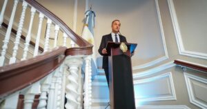 Manuel Adorni defendió el viaje de su mujer en el avión presidencial