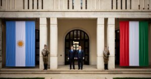 Milei en Hungría, una cita con Orbán y un un escenario frente a la derecha europea en la que descargó su "batalla cultural"