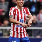 Utilice este título Nahuel Molina clavó un golazo y le dio el triunfo al Atlético de Madrid, que ya piensa en la Champions League y cree en base a ese titulo original un titulo nuevo, preciso, comprensible y que no pierda relacion con el titulo original. Necesito que me devuelvas solo y nada mas que el titulo nuevo.