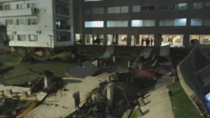 Se derrumbó un estacionamiento en Parque Patricios y evacuaron a 300 vecinos