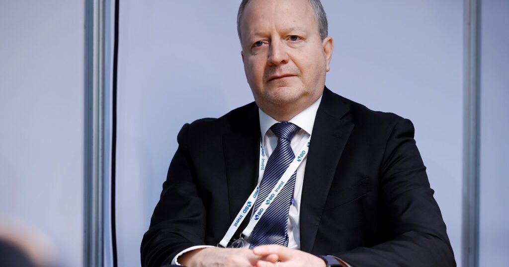 "Tenemos el lujo de poder colocar deuda en dólares al 6% anual a 30 años"