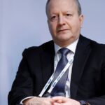 Utilice este título  “Tenemos el lujo de poder colocar deuda en dólares al 6% anual a 30 años” y cree en base a ese titulo original un titulo nuevo, preciso, comprensible y que no pierda relacion con el titulo original. Necesito que me devuelvas solo y nada mas que el titulo nuevo.