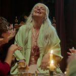 Utilice este título  Ya está el trailer de La casa de los espíritus, con Dolores Fonzi y Alfonso Herrera y cree en base a ese titulo original un titulo nuevo, preciso, comprensible y que no pierda relacion con el titulo original. Necesito que me devuelvas solo y nada mas que el titulo nuevo.