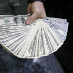 Utilice este título  a cuánto cotiza el oficial y cuál es el precio del paralelo este miércoles 25 de marzo, minuto a minuto y cree en base a ese titulo original un titulo nuevo, preciso, comprensible y que no pierda relacion con el titulo original. Necesito que me devuelvas solo y nada mas que el titulo nuevo.