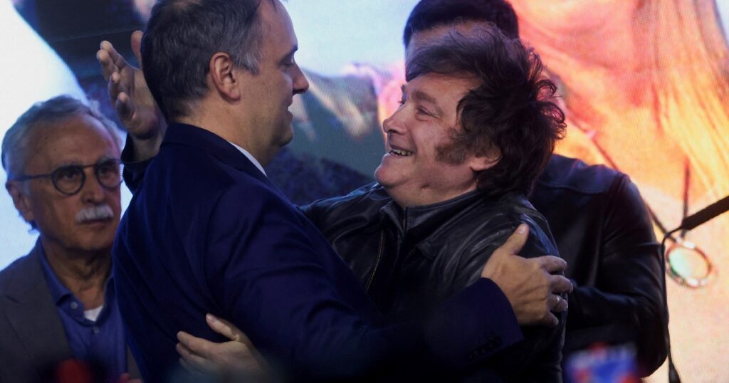 el Presidente habla en la Bolsa de Comercio de Córdoba y se muestra con Adorni, en medio del escándalo por el viaje de su esposa a Nueva York