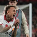 Utilice este título el drama de Noa Lang, el futbolista de Galatasaray que será operado para reconstruirle el pulgar y cree en base a ese titulo original un titulo nuevo, preciso, comprensible y que no pierda relacion con el titulo original. Necesito que me devuelvas solo y nada mas que el titulo nuevo.