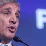 Utilice este título por qué el Gobierno decidió quedarse afuera de Wall Street y qué opciones tiene para pagar la deuda y cree en base a ese titulo original un titulo nuevo, preciso, comprensible y que no pierda relacion con el titulo original. Necesito que me devuelvas solo y nada mas que el titulo nuevo.