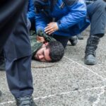 Utilice este título seis detenidos por lanzar artefactos con tornillos y tuercas y cree en base a ese titulo original un titulo nuevo, preciso, comprensible y que no pierda relacion con el titulo original. Necesito que me devuelvas solo y nada mas que el titulo nuevo.