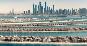 será en dos vuelos con escala en Río de Janeiro