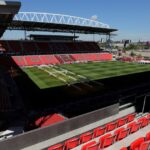 Utilice este título uno de los dos estadios de Canadá y cree en base a ese titulo original un titulo nuevo, preciso, comprensible y que no pierda relacion con el titulo original. Necesito que me devuelvas solo y nada mas que el titulo nuevo.