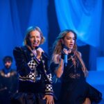 Utilice este título Ángela Torres y un show de música pop que se convierte en una obra de teatro y cree en base a ese titulo original un titulo nuevo, preciso, comprensible y que no pierda relacion con el titulo original. Necesito que me devuelvas solo y nada mas que el titulo nuevo.