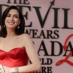 Utilice este título  Anne Hathaway fue elegida por la revista People como la mujer más bella del mundo y cree en base a ese titulo original un titulo nuevo, preciso, comprensible y que no pierda relacion con el titulo original. Necesito que me devuelvas solo y nada mas que el titulo nuevo.