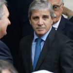 Utilice este título  Bancos extranjeros esperan una menor inflación en mayo y un dólar más alto a fines del 2026 y cree en base a ese titulo original un titulo nuevo, preciso, comprensible y que no pierda relacion con el titulo original. Necesito que me devuelvas solo y nada mas que el titulo nuevo.