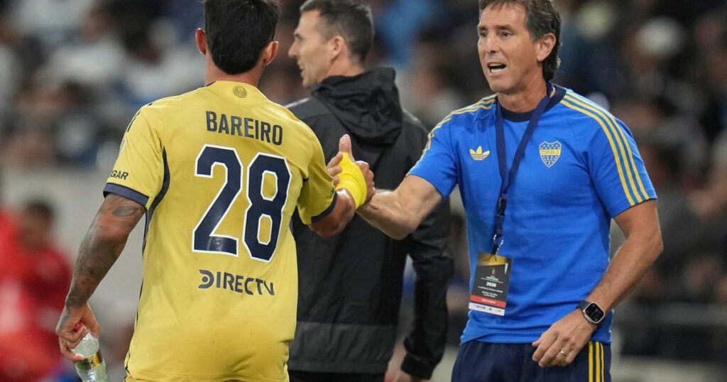 Claudio Ubeda tiene el desafío de volver a rotar y armar un equipo que no sufra la ausencia de Paredes