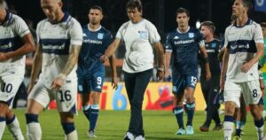 Costas pierde dos bastiones en uno de sus peores momentos para un partido clave por la Copa Sudamericana