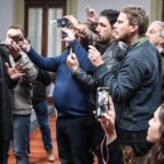 Utilice este título El Gobierno levantó la restricción y ocho periodistas acreditados podrán volver a entrar a la Rosada: quiénes son y cree en base a ese titulo original un titulo nuevo, preciso, comprensible y que no pierda relacion con el titulo original. Necesito que me devuelvas solo y nada mas que el titulo nuevo.