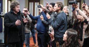 El Gobierno levantó la restricción y ocho periodistas acreditados podrán volver a entrar a la Rosada: quiénes son