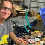 Utilice este título El invento revolucionario de un joven emprendedor en su búsqueda de energía portátil y cree en base a ese titulo original un titulo nuevo, preciso, comprensible y que no pierda relacion con el titulo original. Necesito que me devuelvas solo y nada mas que el titulo nuevo.