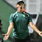 Utilice este título “Están operando en mi contra, ¿adónde me tengo que ir?” y cree en base a ese titulo original un titulo nuevo, preciso, comprensible y que no pierda relacion con el titulo original. Necesito que me devuelvas solo y nada mas que el titulo nuevo.