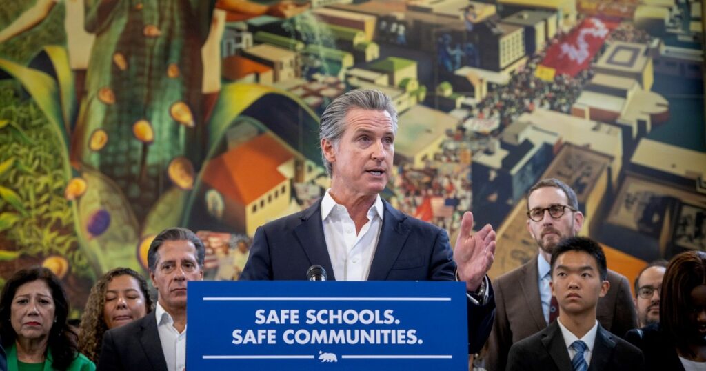 Gavin Newsom firma 26 leyes que modifican para siempre a California