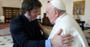 Javier Milei reveló cuál fue la respuesta del papa Francisco cuando le pidió perdón por haber dicho que era “el representante del maligno en la Tierra”