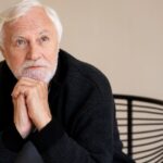 Utilice este título La psicología dice que la parte más solitaria de la jubilación es darse cuenta de que la mayoría de tus relaciones se mantenían unidas por la proximidad y la obligación y cree en base a ese titulo original un titulo nuevo, preciso, comprensible y que no pierda relacion con el titulo original. Necesito que me devuelvas solo y nada mas que el titulo nuevo.