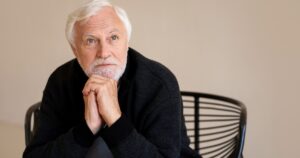 La psicología dice que la parte más solitaria de la jubilación es darse cuenta de que la mayoría de tus relaciones se mantenían unidas por la proximidad y la obligación