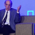 Utilice este título Para Arriazu el desempleo en el Gran Buenos Aires es el mayor riesgo político para el Gobierno y cree en base a ese titulo original un titulo nuevo, preciso, comprensible y que no pierda relacion con el titulo original. Necesito que me devuelvas solo y nada mas que el titulo nuevo.