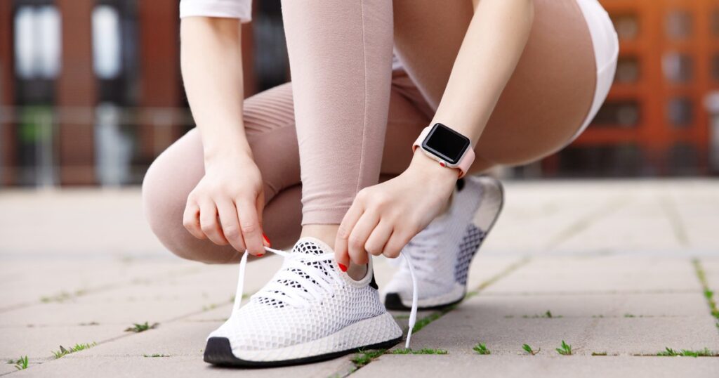 Para qué sirven los agujeros extra en el calzado deportivo