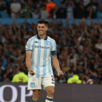 Utilice este título San Lorenzo ofertó por un jugador de Racing y espera una inminente respuesta y cree en base a ese titulo original un titulo nuevo, preciso, comprensible y que no pierda relacion con el titulo original. Necesito que me devuelvas solo y nada mas que el titulo nuevo.