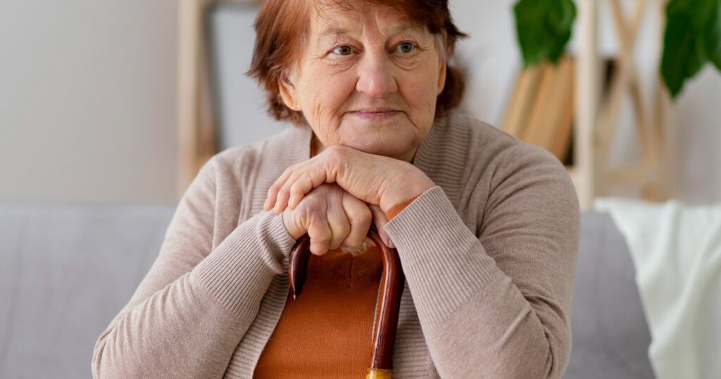 Según la psicología, la razón por la que las personas mayores dejan de preocuparse no es la apatía, sino la forma más elevada de autoconciencia