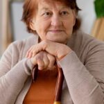 Utilice este título Según la psicología, la razón por la que las personas mayores dejan de preocuparse no es la apatía, sino la forma más elevada de autoconciencia y cree en base a ese titulo original un titulo nuevo, preciso, comprensible y que no pierda relacion con el titulo original. Necesito que me devuelvas solo y nada mas que el titulo nuevo.