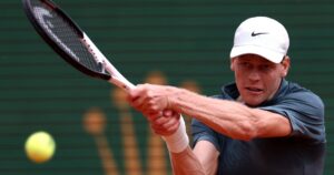 Sinner sigue imparable y chocará en semis con Zverev, que frenó el histórico torneo del brasileño Joao Fonseca