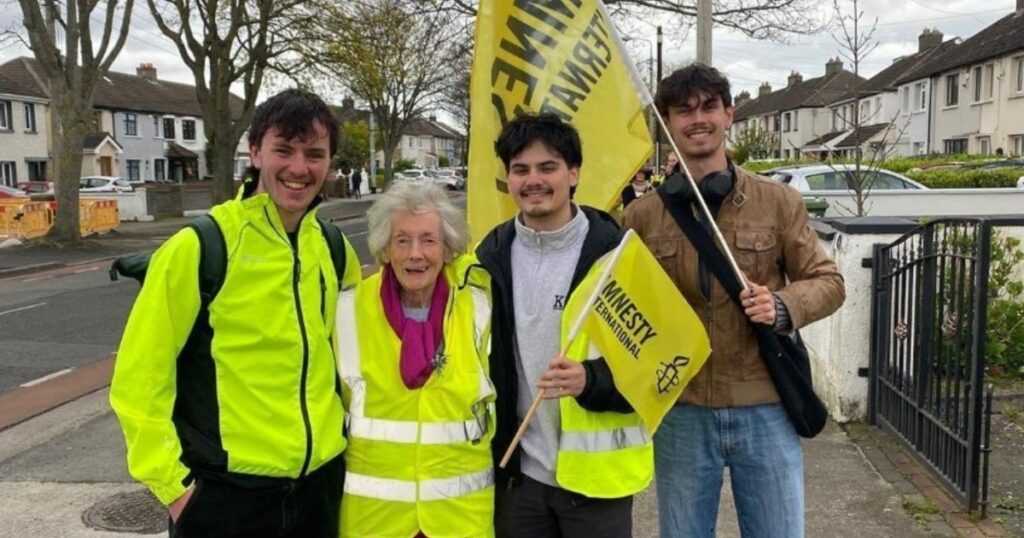 Una abuela de 91 años caminó 220 kilómetros para denunciar a los aviones de EE.UU.