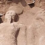 Utilice este título Una misión egipcia desenterró una estatua que podría pertenecer al faraón Ramsés II y cree en base a ese titulo original un titulo nuevo, preciso, comprensible y que no pierda relacion con el titulo original. Necesito que me devuelvas solo y nada mas que el titulo nuevo.