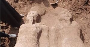 Una misión egipcia desenterró una estatua que podría pertenecer al faraón Ramsés II
