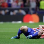 Utilice este título en España hablan de un esguince leve y Atlético de Madrid lo aguarda para la revancha contra el Arsenal y cree en base a ese titulo original un titulo nuevo, preciso, comprensible y que no pierda relacion con el titulo original. Necesito que me devuelvas solo y nada mas que el titulo nuevo.